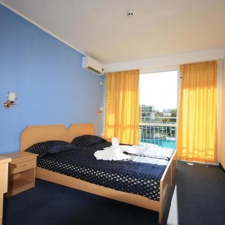 Sunny Breeze Hotel 2*